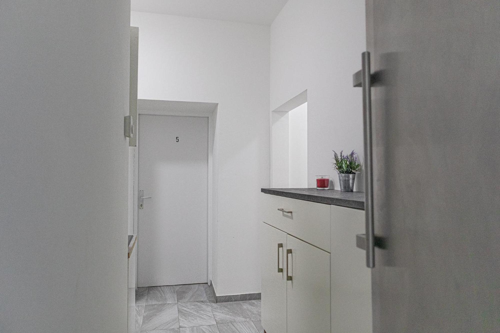 Affordable 5-Br Shared Apartment / Enkplatz U3 Getaway 비엔나 외부 사진